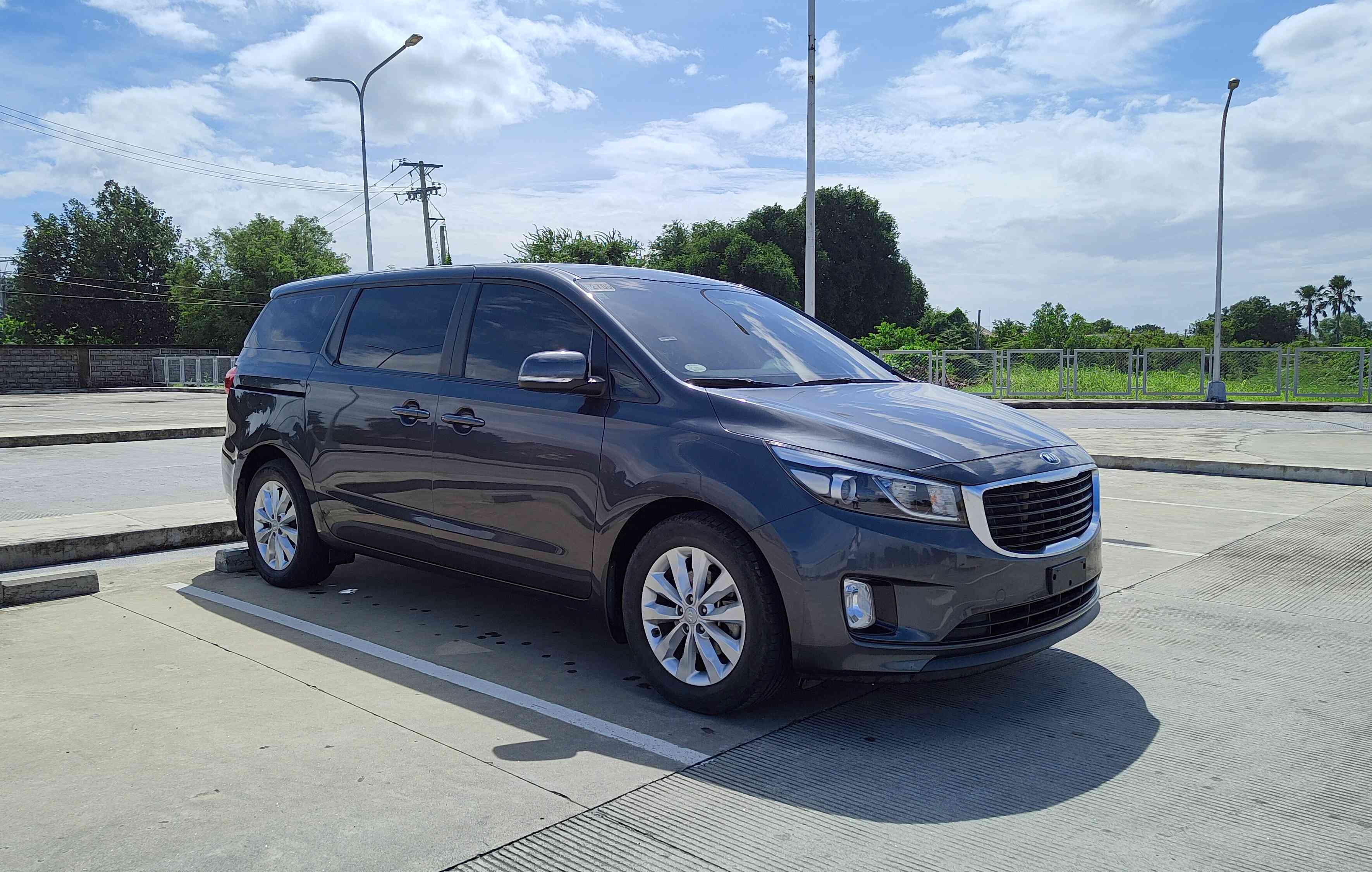 2017 Kia Carnival AT
