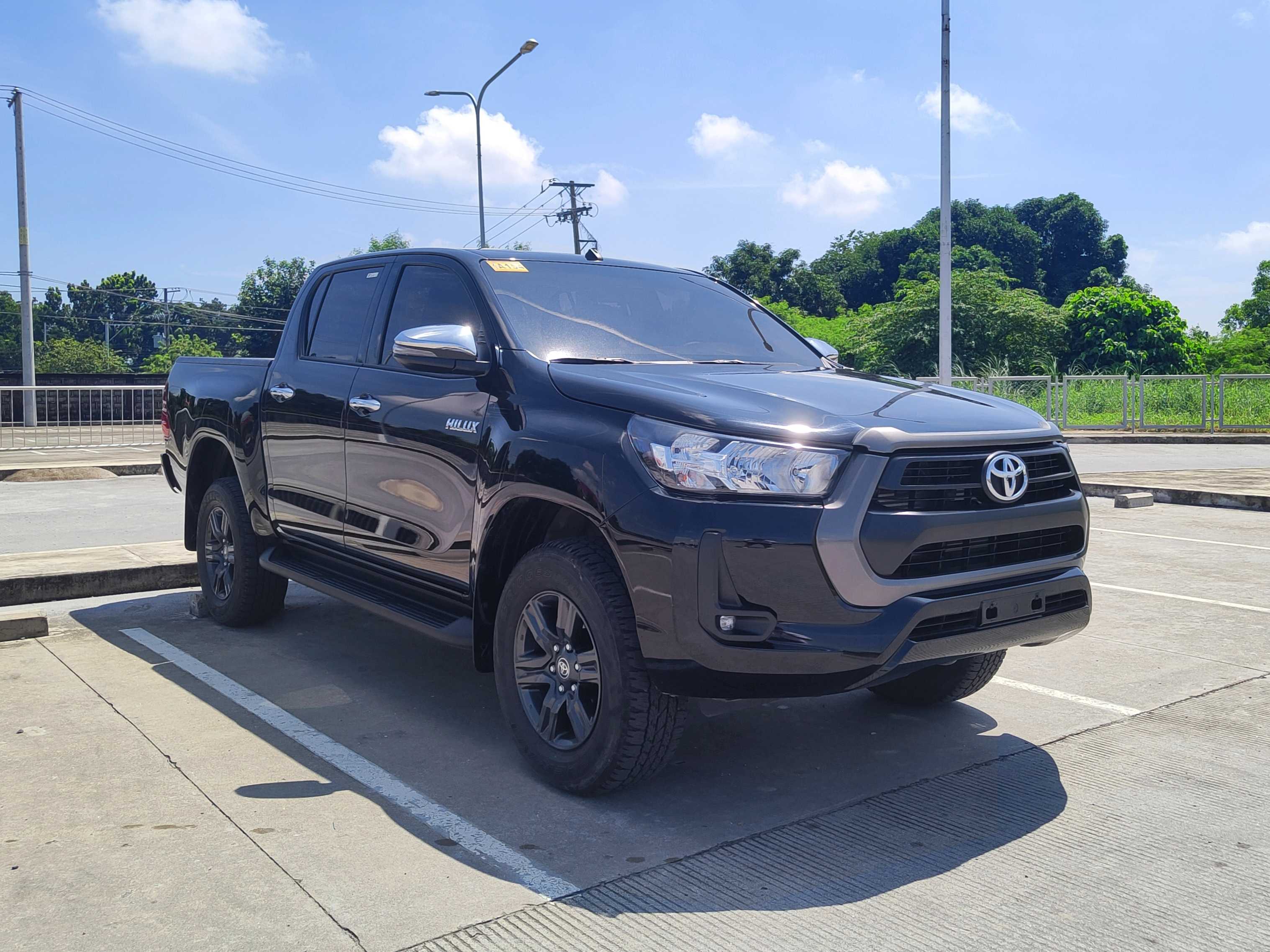2023 Toyota Hilux AT